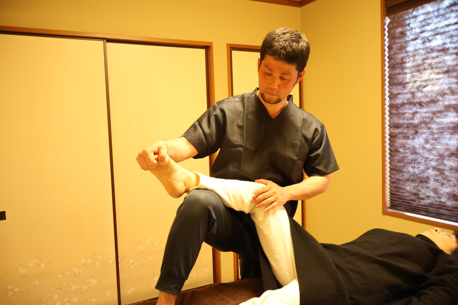 腰痛と腹筋の関係｜腹筋を鍛えれば腰痛は改善する？60代から始める体幹ケア